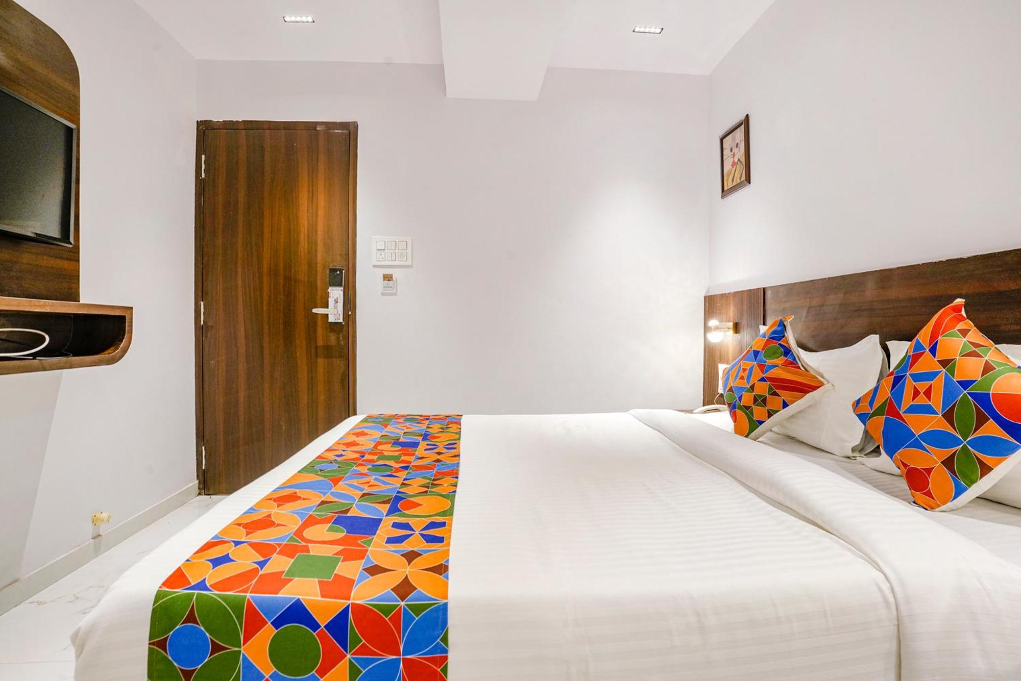 Fabhotel Peralz - Nr Boriwali Station * Bombaj