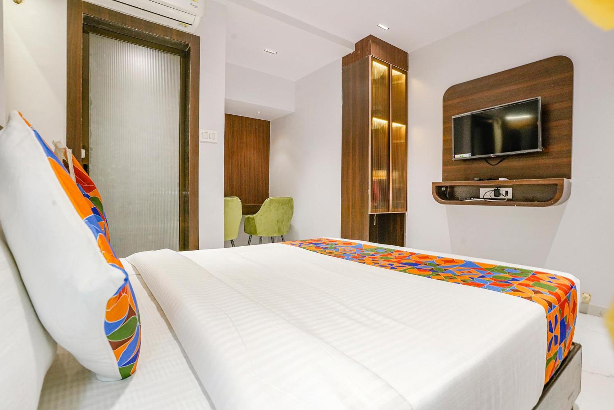 Fabhotel Peralz - Nr Boriwali Station * Bombaj